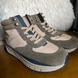 Stylish High-Top Sneakers in Tan and Green